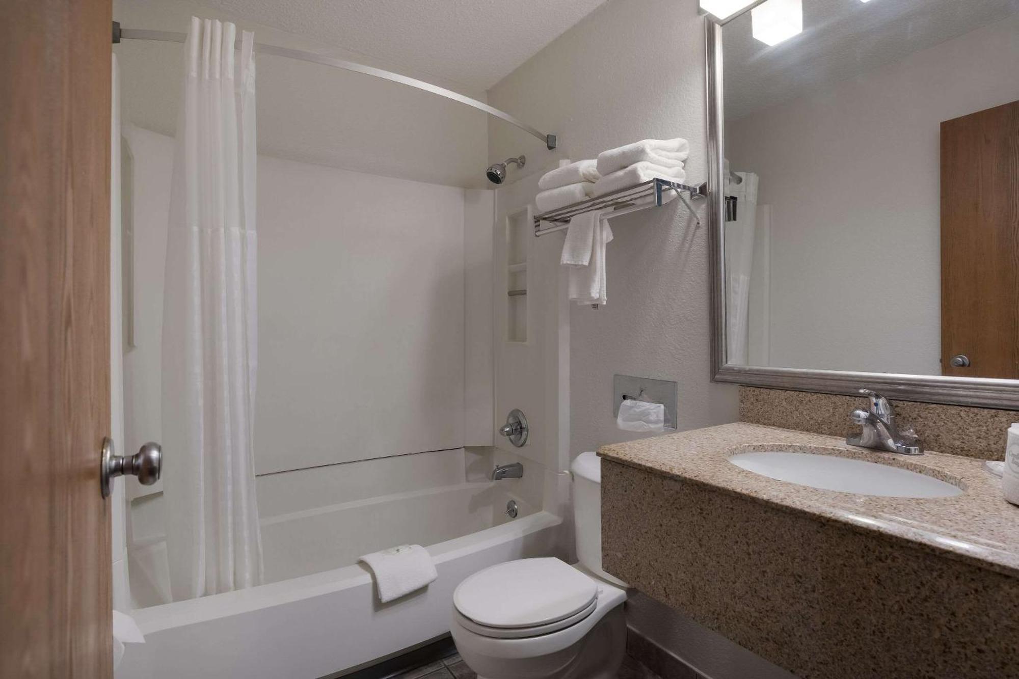 Quality Inn Hall Of Fame Кантон Екстер'єр фото